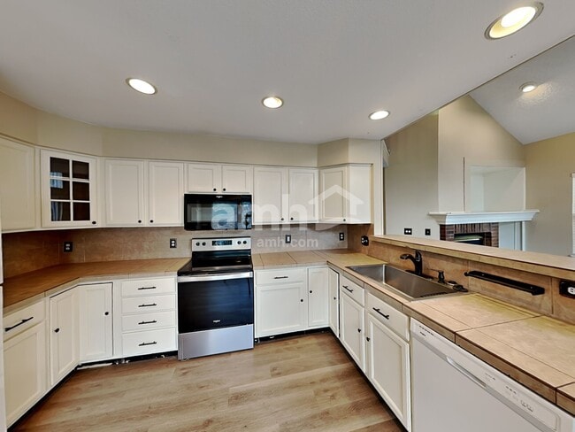 Building Photo - 17051 Numa Pl