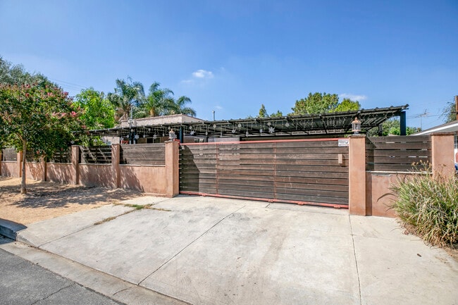 Building Photo - 18605 Valerio St