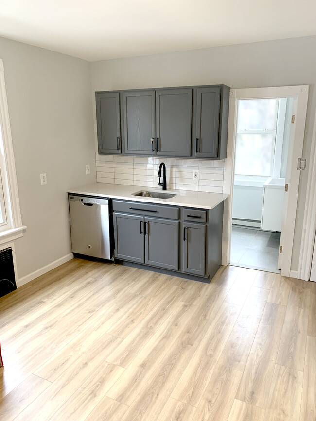 Kitchen - 285 N 6th St