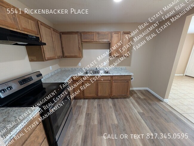 Building Photo - 5541 Rickenbacker Pl