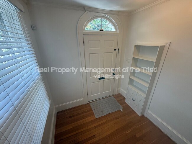 Building Photo - 513 S Hawthorne Rd