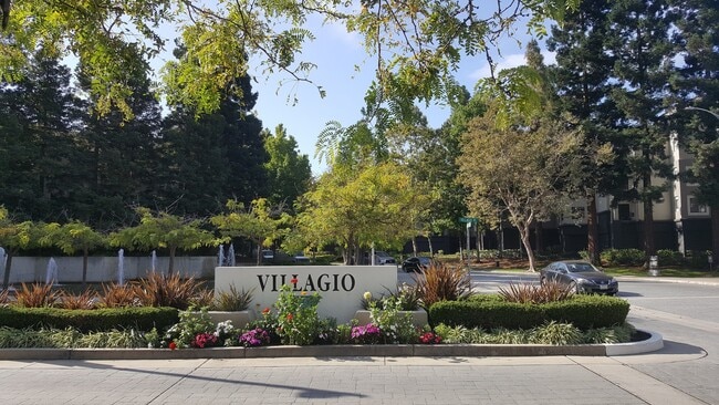 Rare Villagio 2 level townhome with garage and balcony, plus Den - Rare Villagio 2 level townhome with garage and balcony, plus Den
