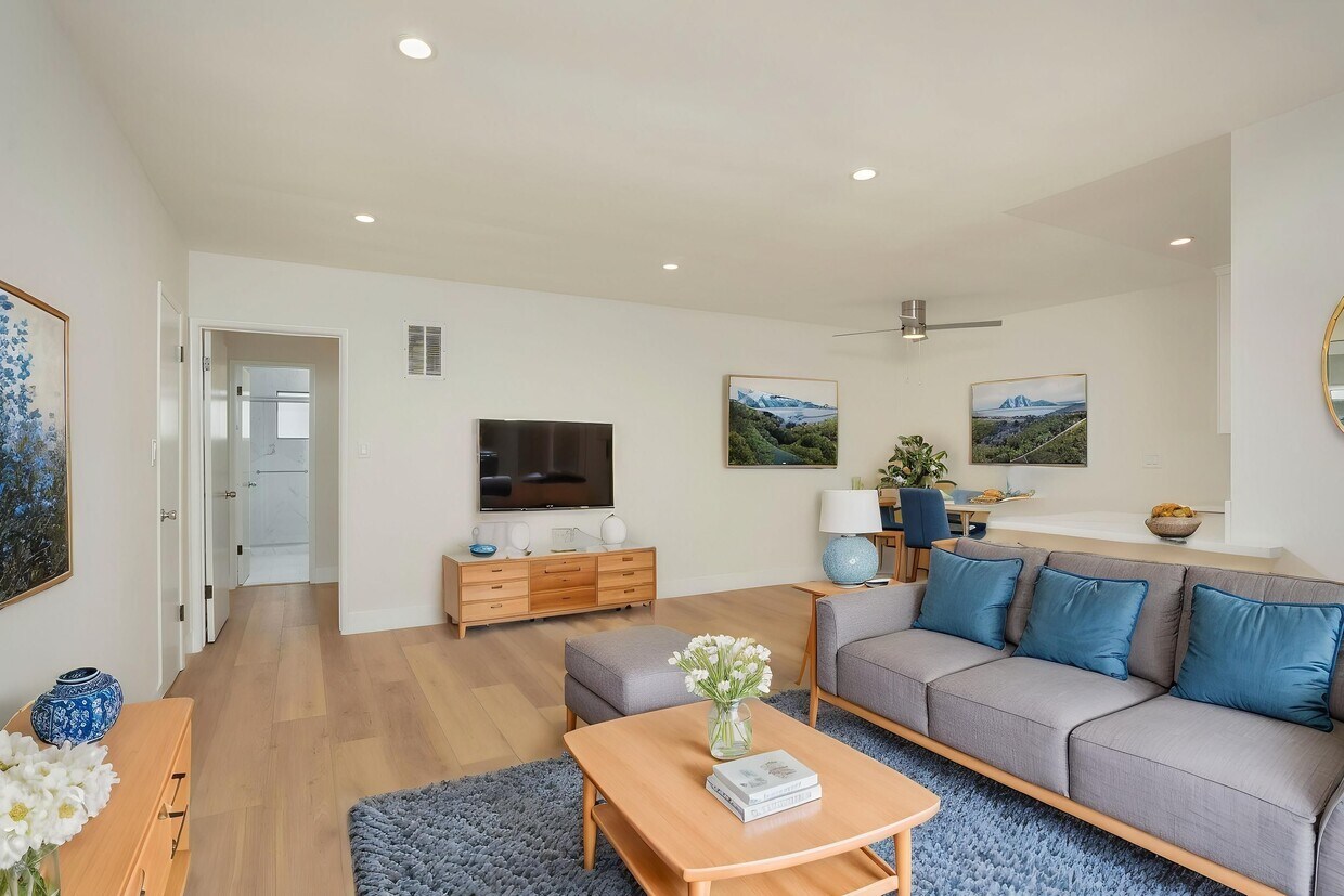Sala de estar preparada - Alcott Apartments
