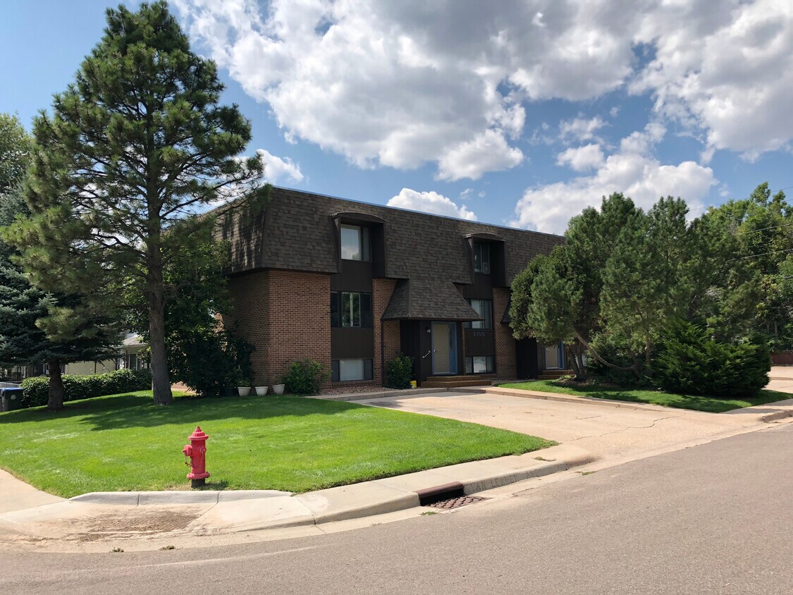 Primary Photo - 2100 Van Lennen Ave