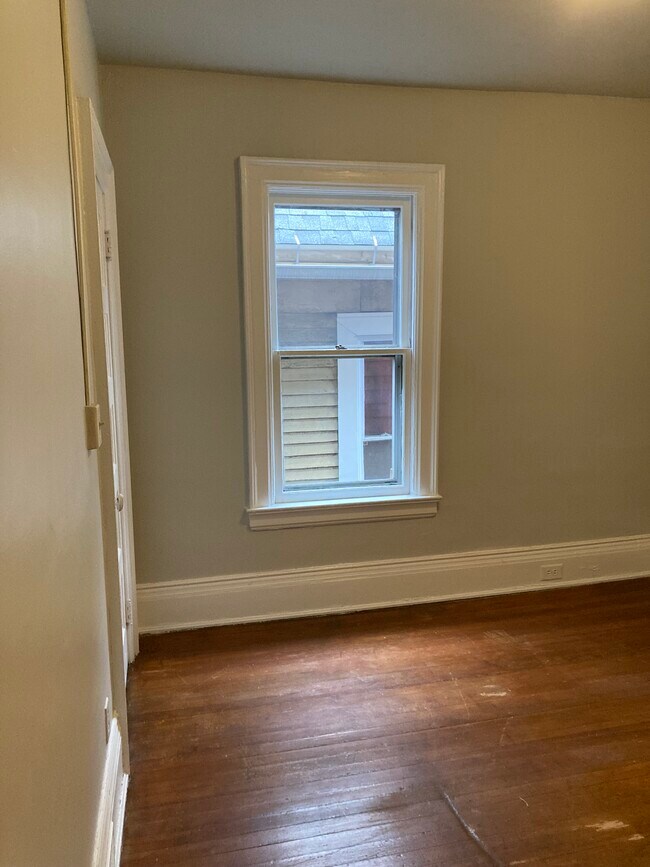 Building Photo - 833 Tonawanda St