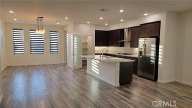 Building Photo - 112 Acamar