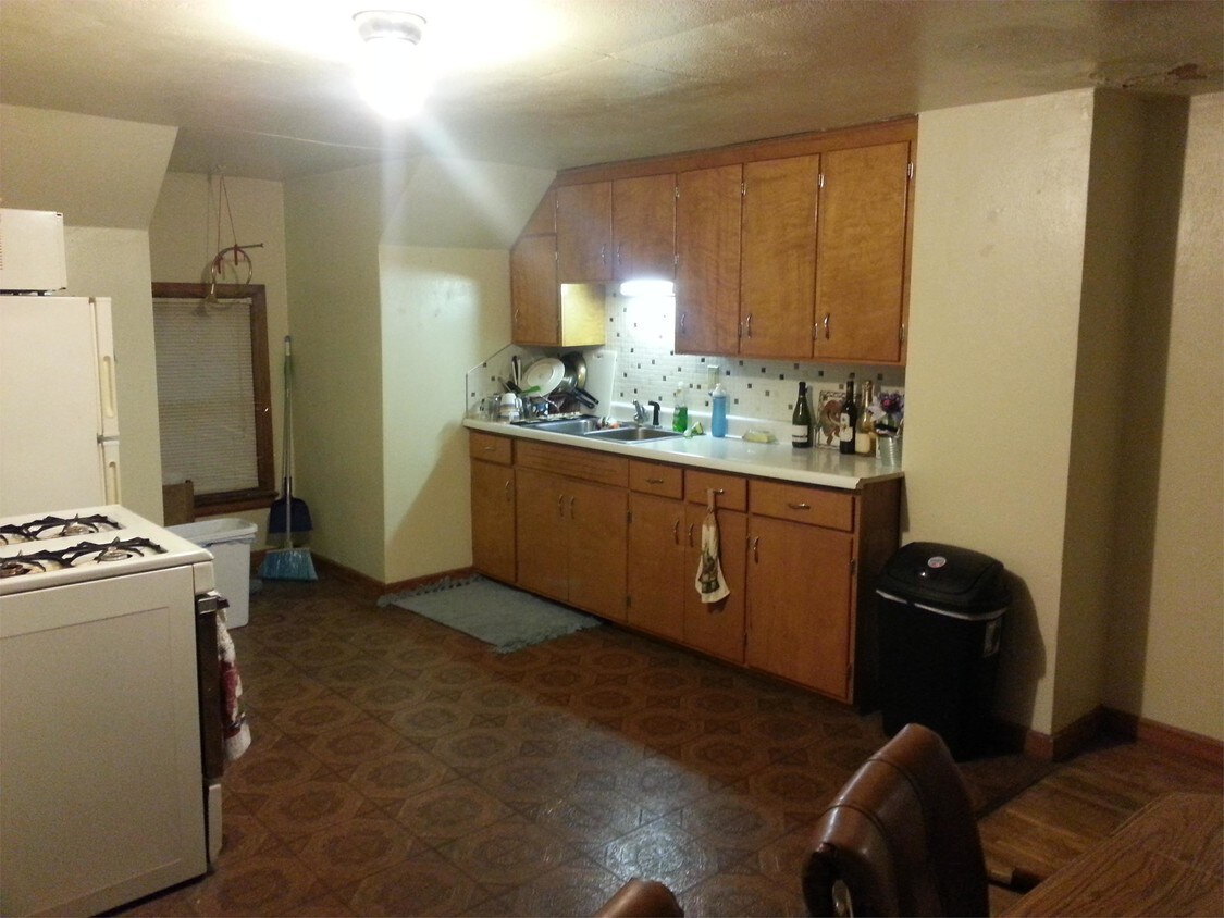 Primary Photo - 1619 Rainbow Dr