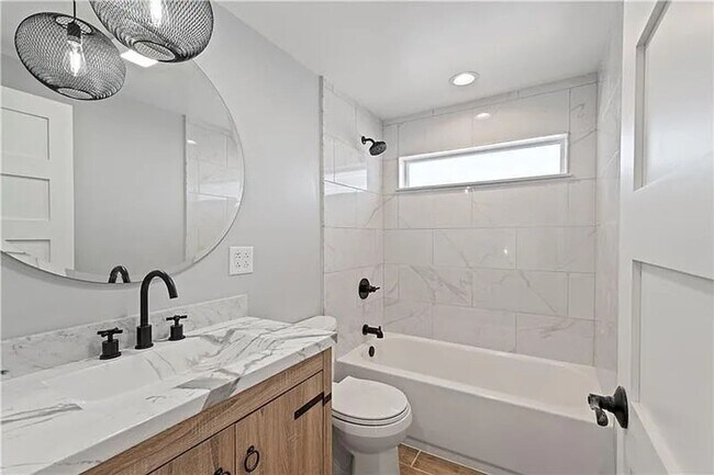 Building Photo - Bright 3-Bedroom Home in Mount Washington,...