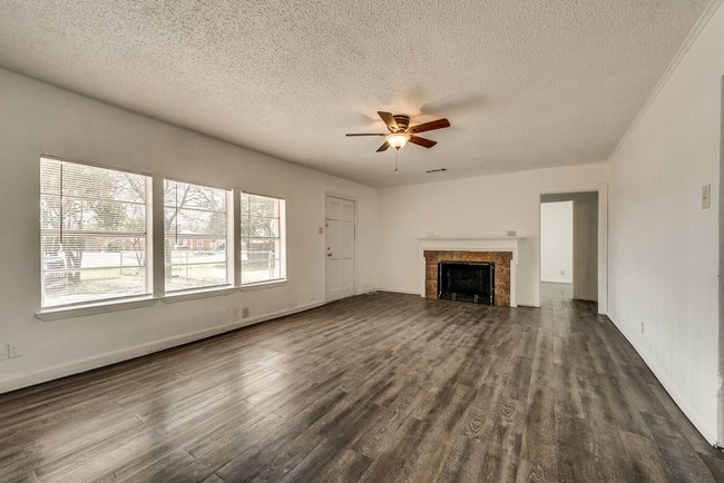 Building Photo - 1429 Forest Lane