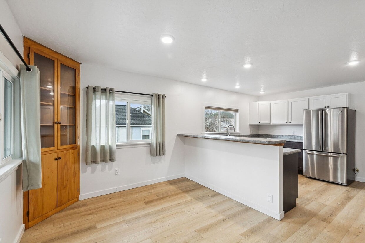 Primary Photo - Kennett Triplex