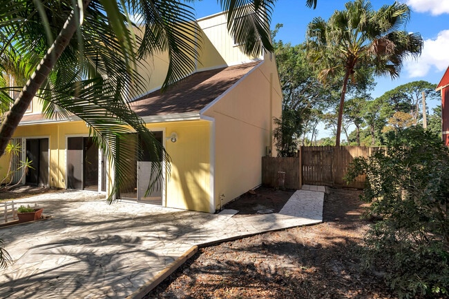 Building Photo - 9186 Green Meadows Way