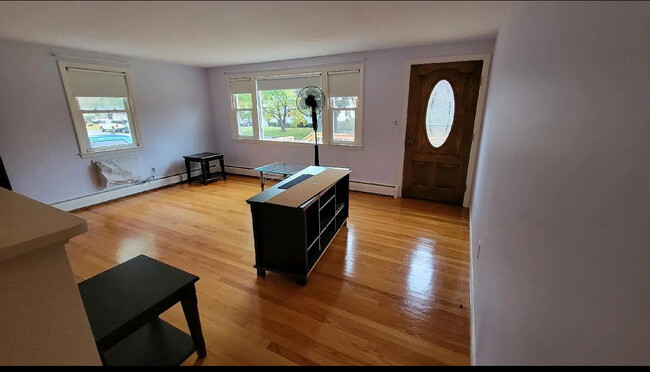 Building Photo - 63 Oakley St