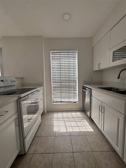 Foto del edificio - 6645 Wanda Ln