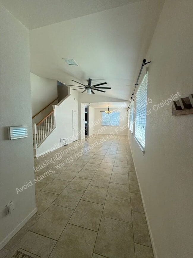 Building Photo - 1295 Kukulu St