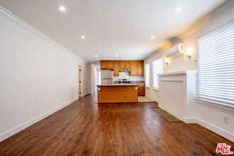 Building Photo - 1409 Bronson Ave