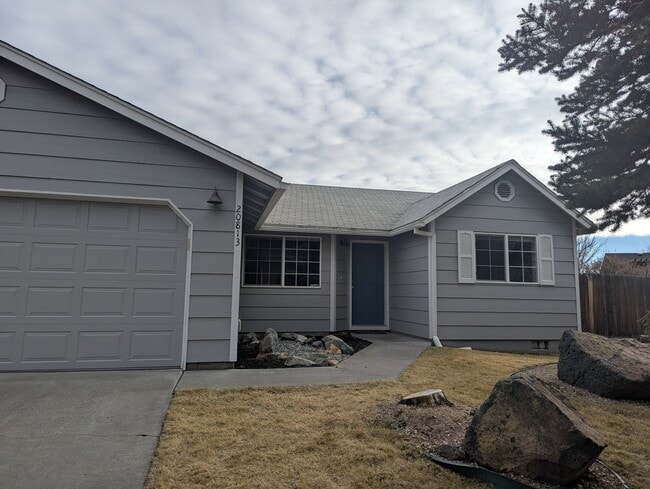 Building Photo - 18013 Cross Ct