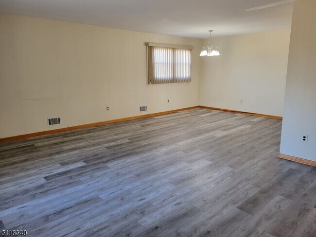 Foto del edificio - 1055 Burnet Ave