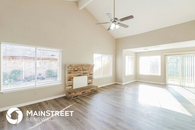 Building Photo - 15830 Gatebriar Dr