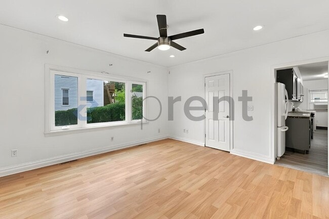 Building Photo - Unit 1st floor