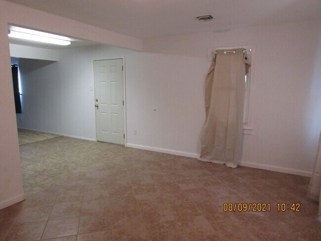 Foto del edificio - Newly remodeled 5 bedroom/2 bath home
