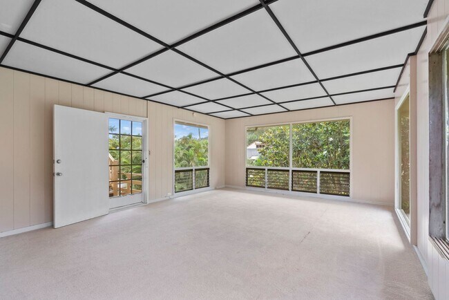 Foto del edificio - 5 bed/2 bath single family home on the Nuu...