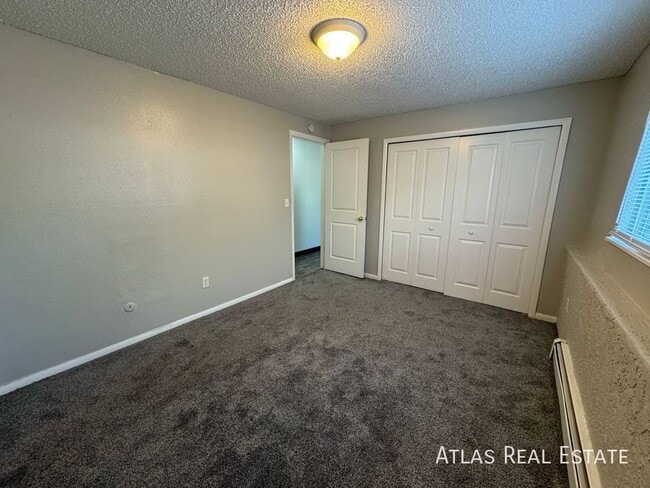 Building Photo - ***REST OF THE MONTH RENT FREE***