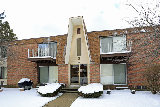 Building Photo - Arlington Manor Apartments