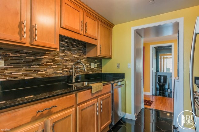 Building Photo - 3320 Spinnaker Ln