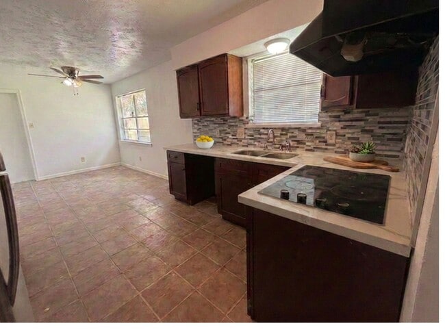 Building Photo - 9618 S Petersham Dr