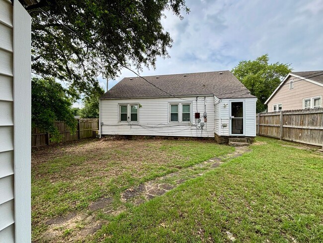 Foto del edificio - Charming 2-Bedroom Home with Newly Remodel...