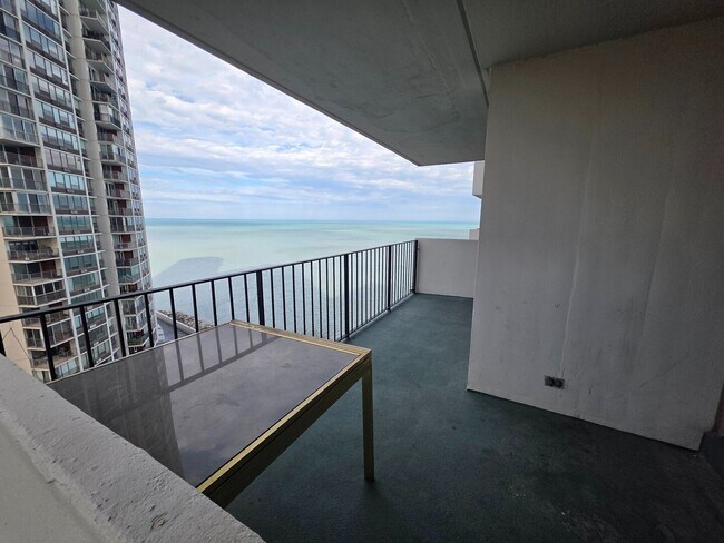 Foto del edificio - 6033 N Sheridan Rd