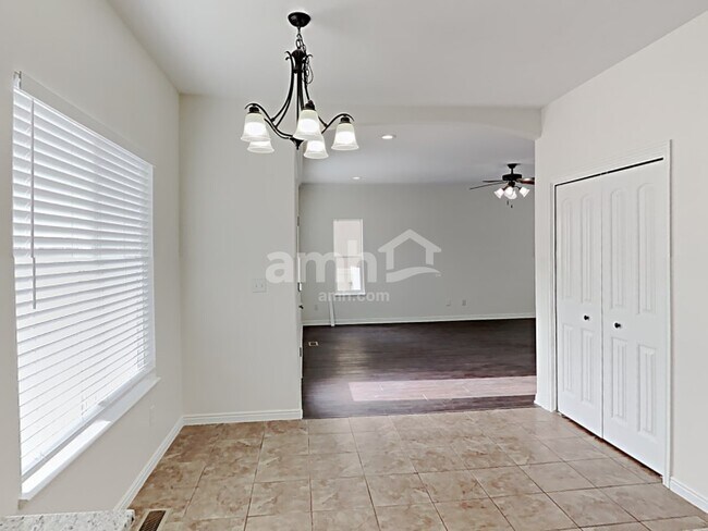 Foto del edificio - 7506 Addison Ave