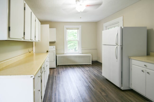 Building Photo - 82 Spindle Hill Rd