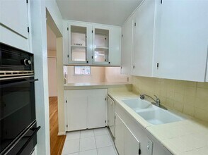 Building Photo - 3420 Mt Vernon St