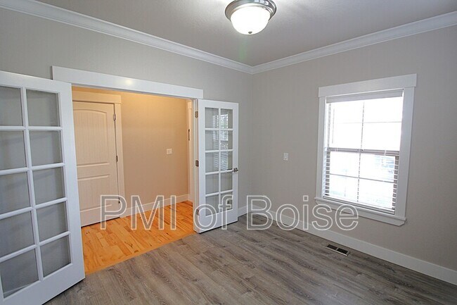Foto del edificio - 2271 E Powder River St