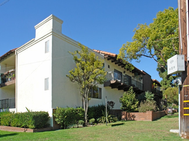 Building Photo - 3335 MILITARY Ave
