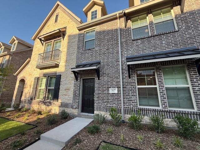Foto principal - 317 Blackthorne Dr