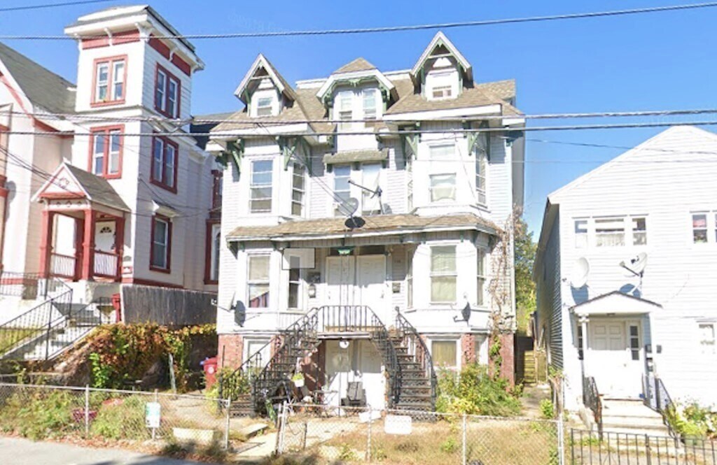 155 Summer St Unit 1, Lowell, MA 01852 Room for Rent in Lowell, MA