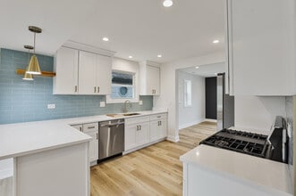 Building Photo - 9705 Oak Park Ave