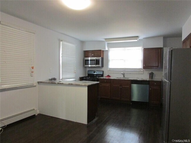 Foto del edificio - 225 Colden Hill Rd