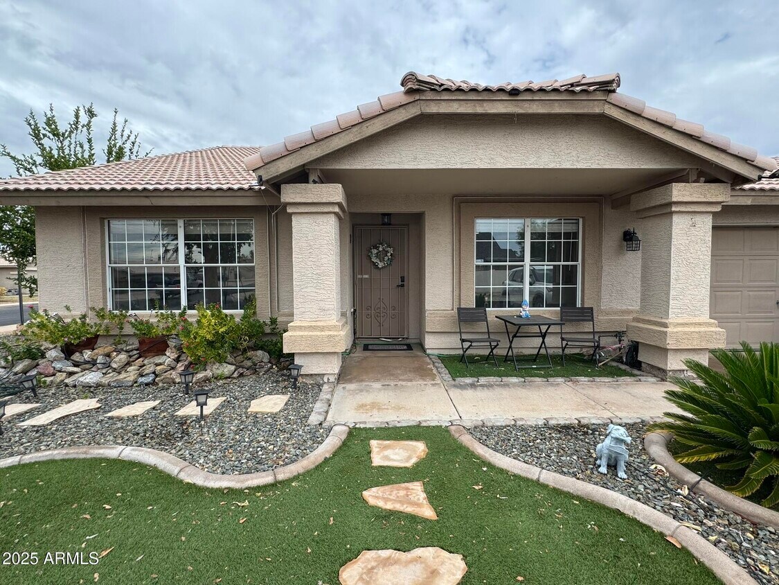 Foto principal - 820 N Owl Dr