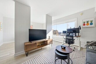 Building Photo - 899 Pine St