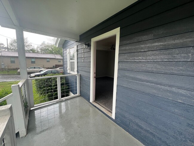 Building Photo - 3 bedroom 1 bathroom home