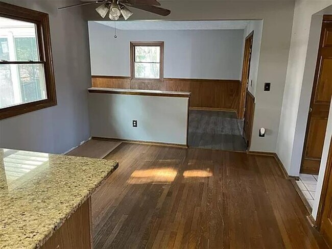 Building Photo - Comfortable home A23