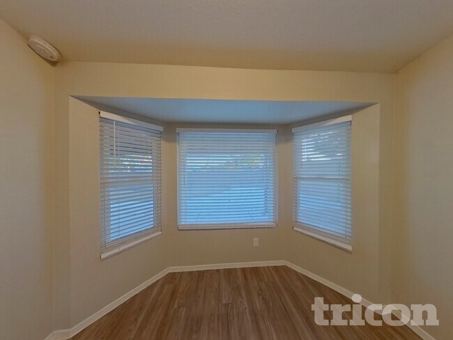 Building Photo - 413 E Merrill Ave