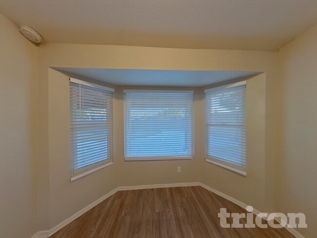 Foto del edificio - 413 E Merrill Ave