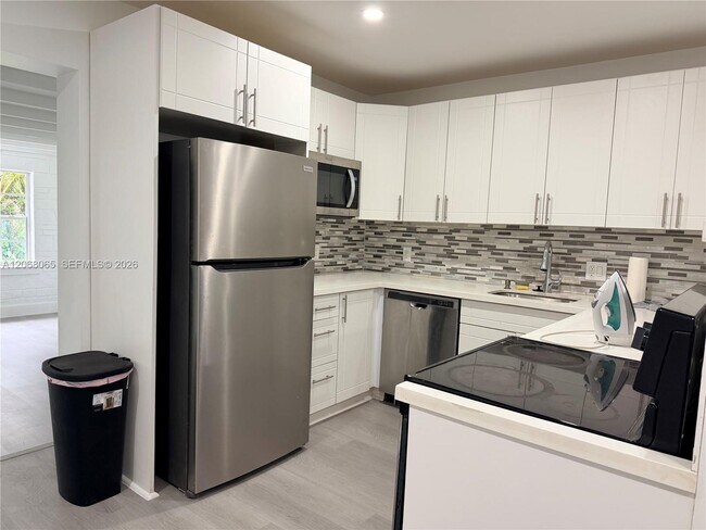 Building Photo - 650 SW 55th Ave