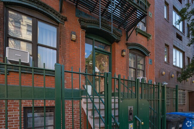 Foto del edificio - 237 E 2nd St