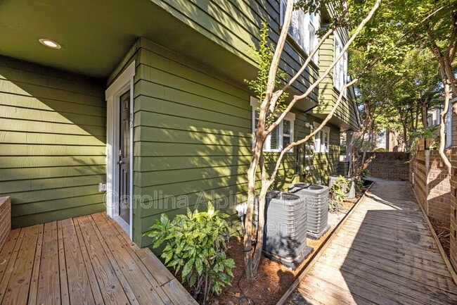 Photo - 425 W 8th St House