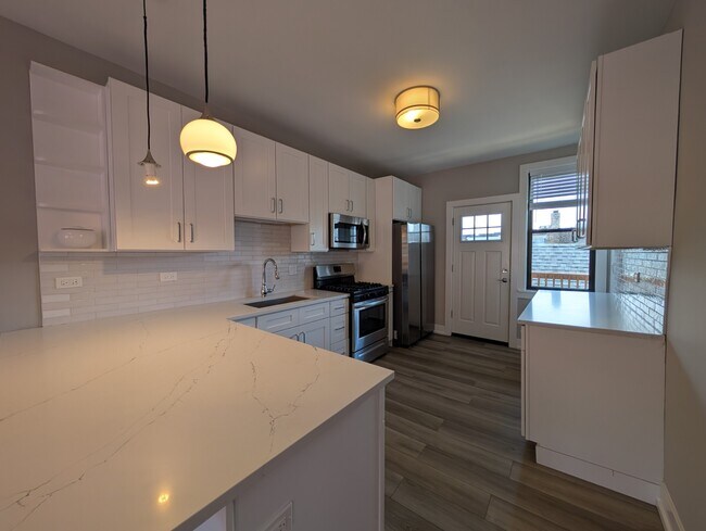 Building Photo - 3939 N Janssen Ave